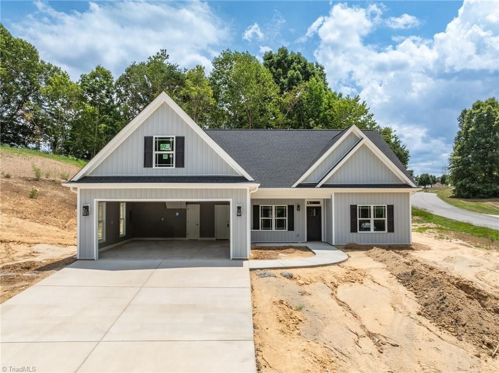 116 Crossfield Court. Lexington, NC 27295