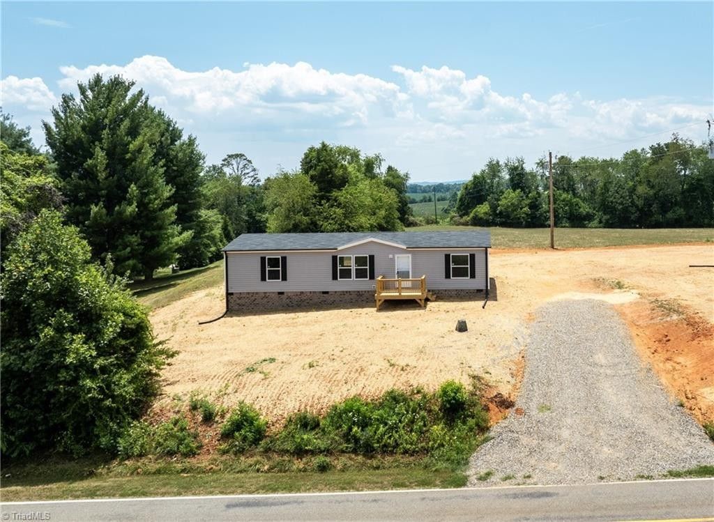 3886 Greenhorn Road. Roaring River, NC 28669