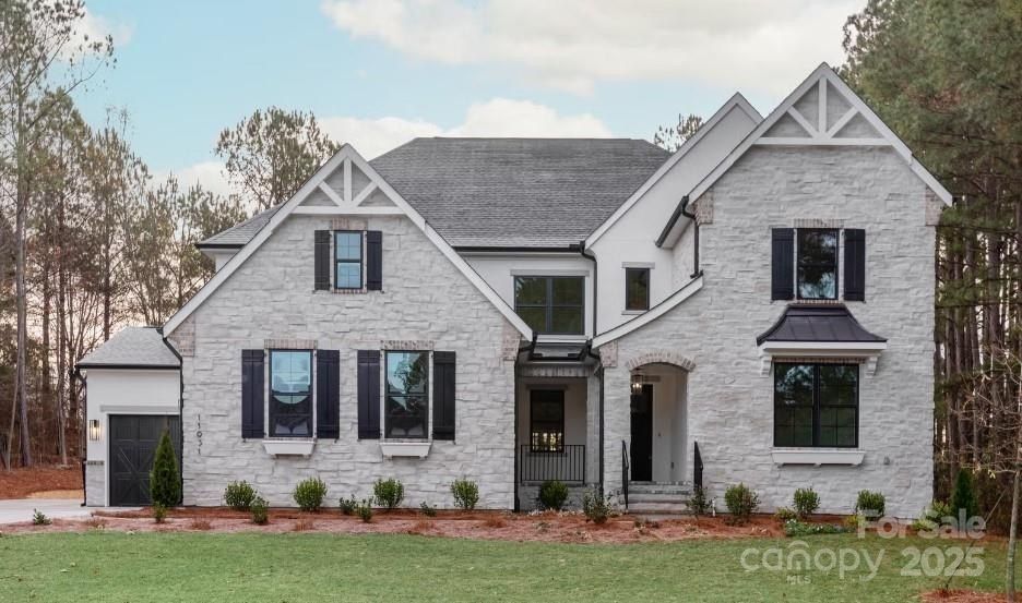 8328 Victoria Lake Drive. Waxhaw, NC 28173