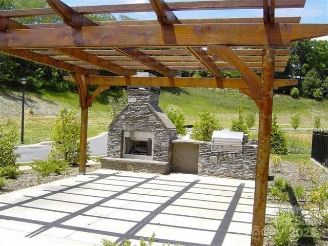 48 Creekside View Drive. Asheville, NC 28804