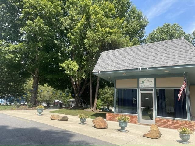 103 Stardust Drive 205. Asheville, NC 28805