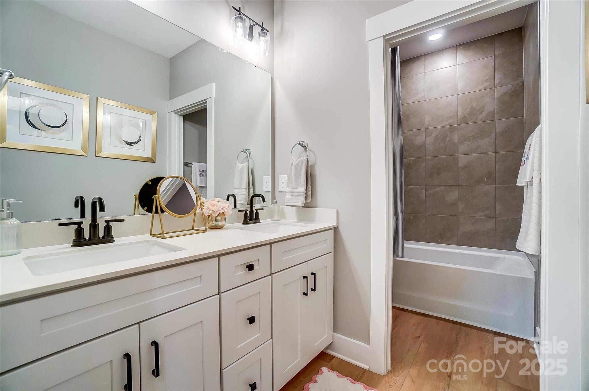 Boomer Court Unit 14. Statesville, NC 28677