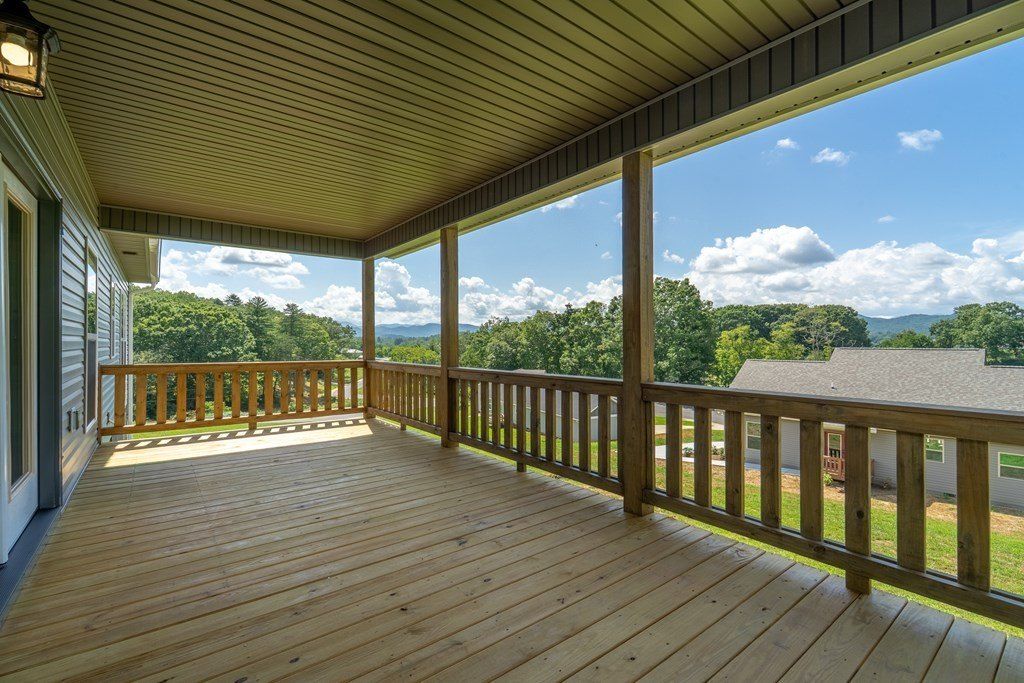 381 Scenic Ridge Circle. Franklin, NC 28734