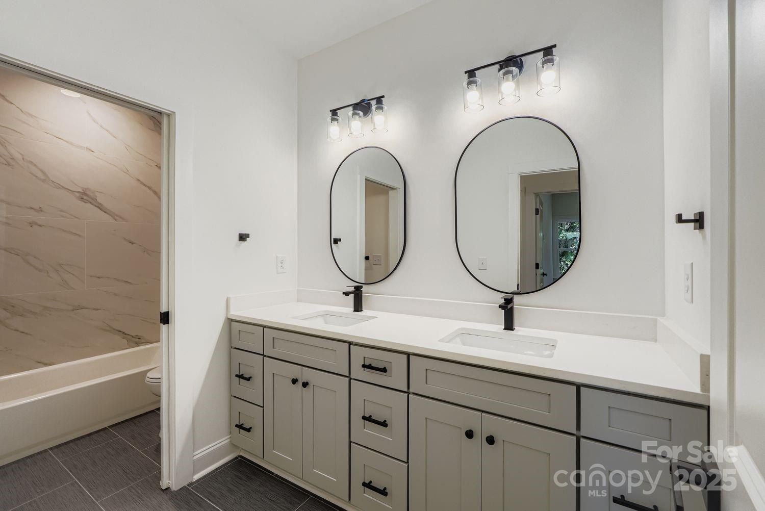 216 Lander Street. Charlotte, NC 28208