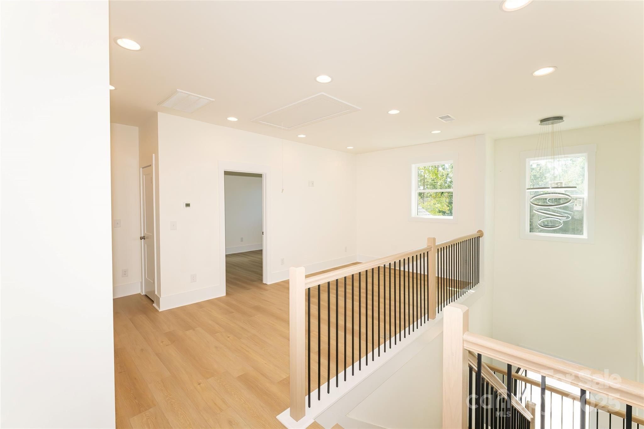 9818 Hood Road. Charlotte, NC 28215