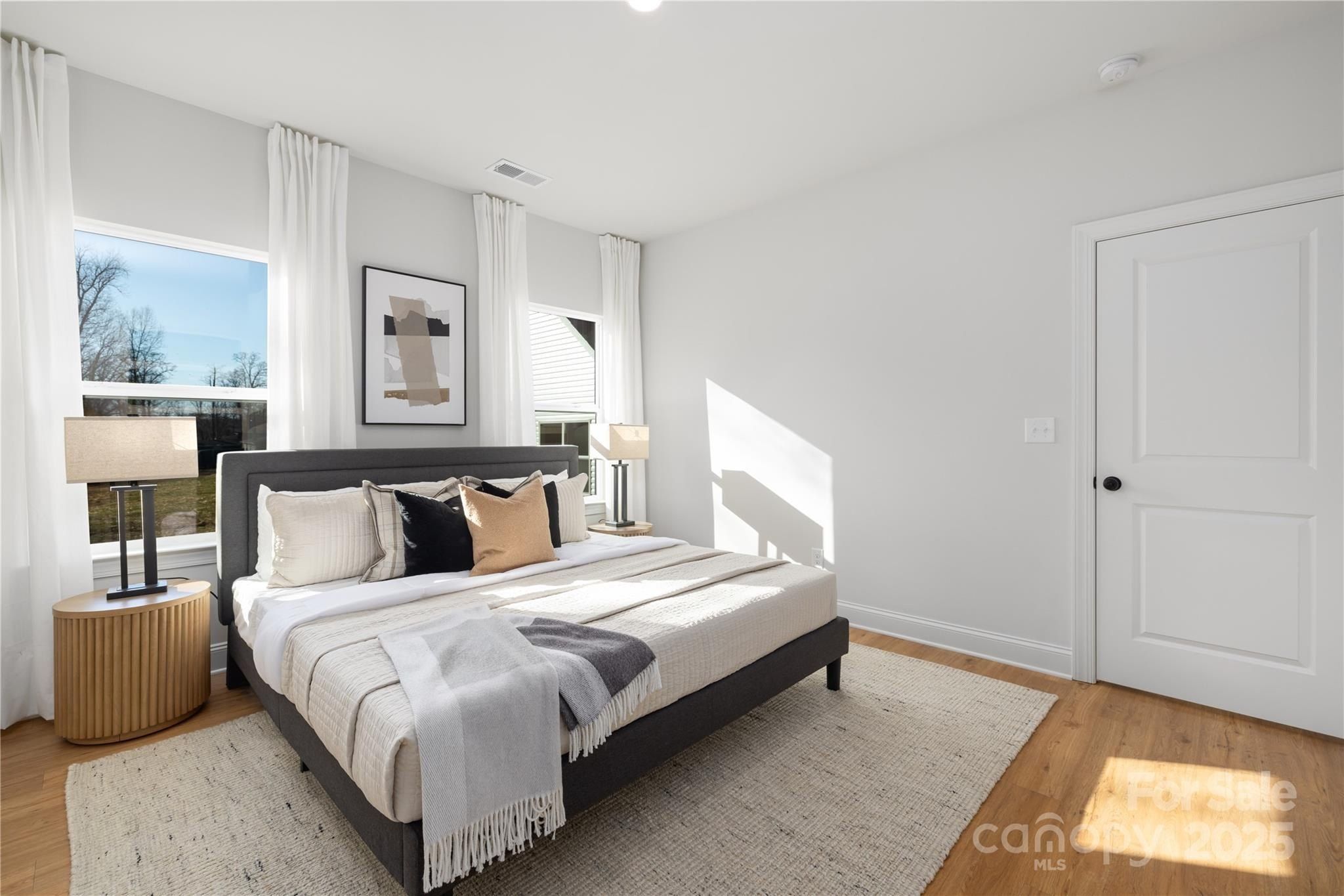 48154817 Victoria Avenue. Charlotte, NC 28269