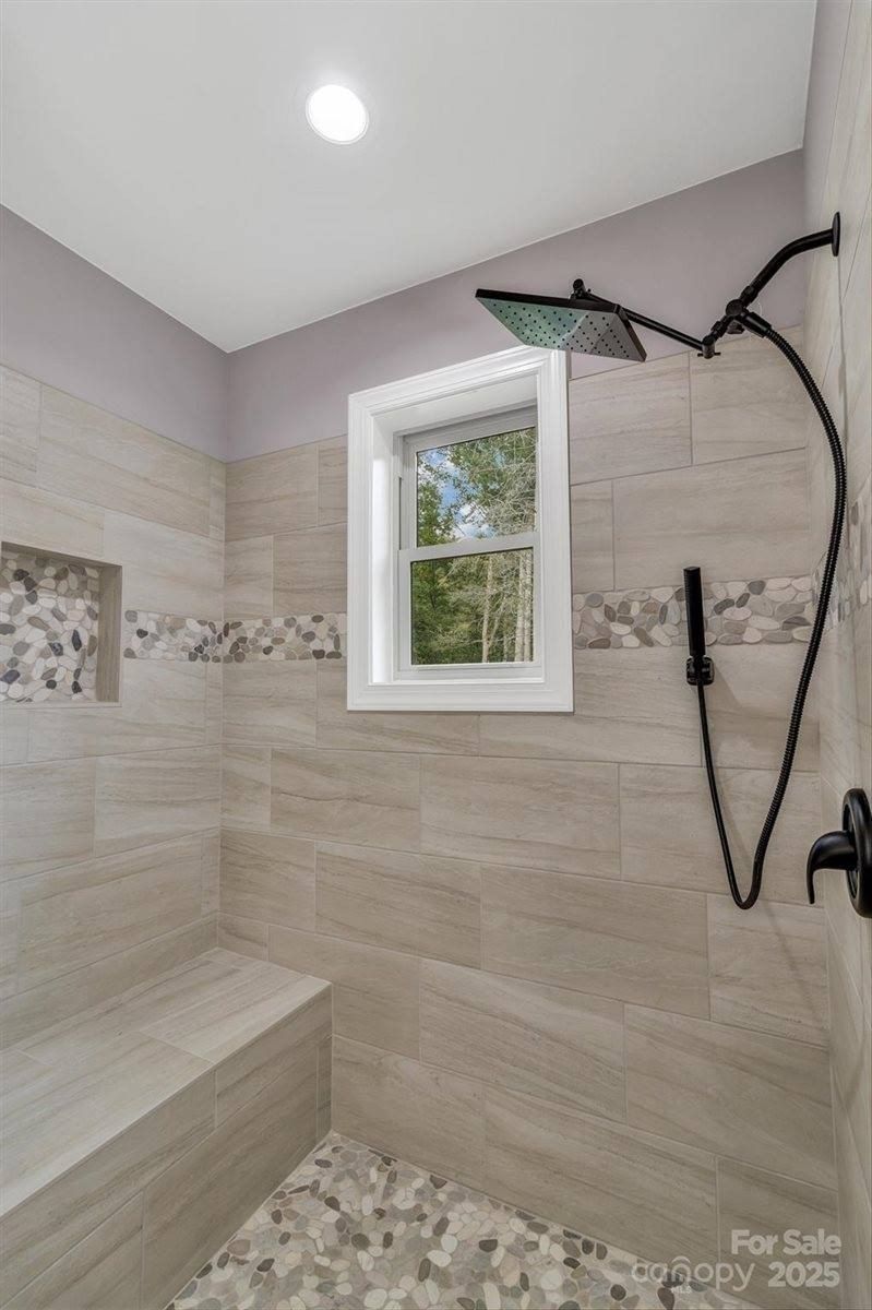 926 Settlers Trail. Mars Hill, NC 28754