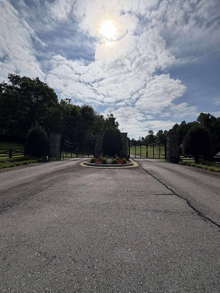 437 Skyline View Drive. Murphy, NC 28906