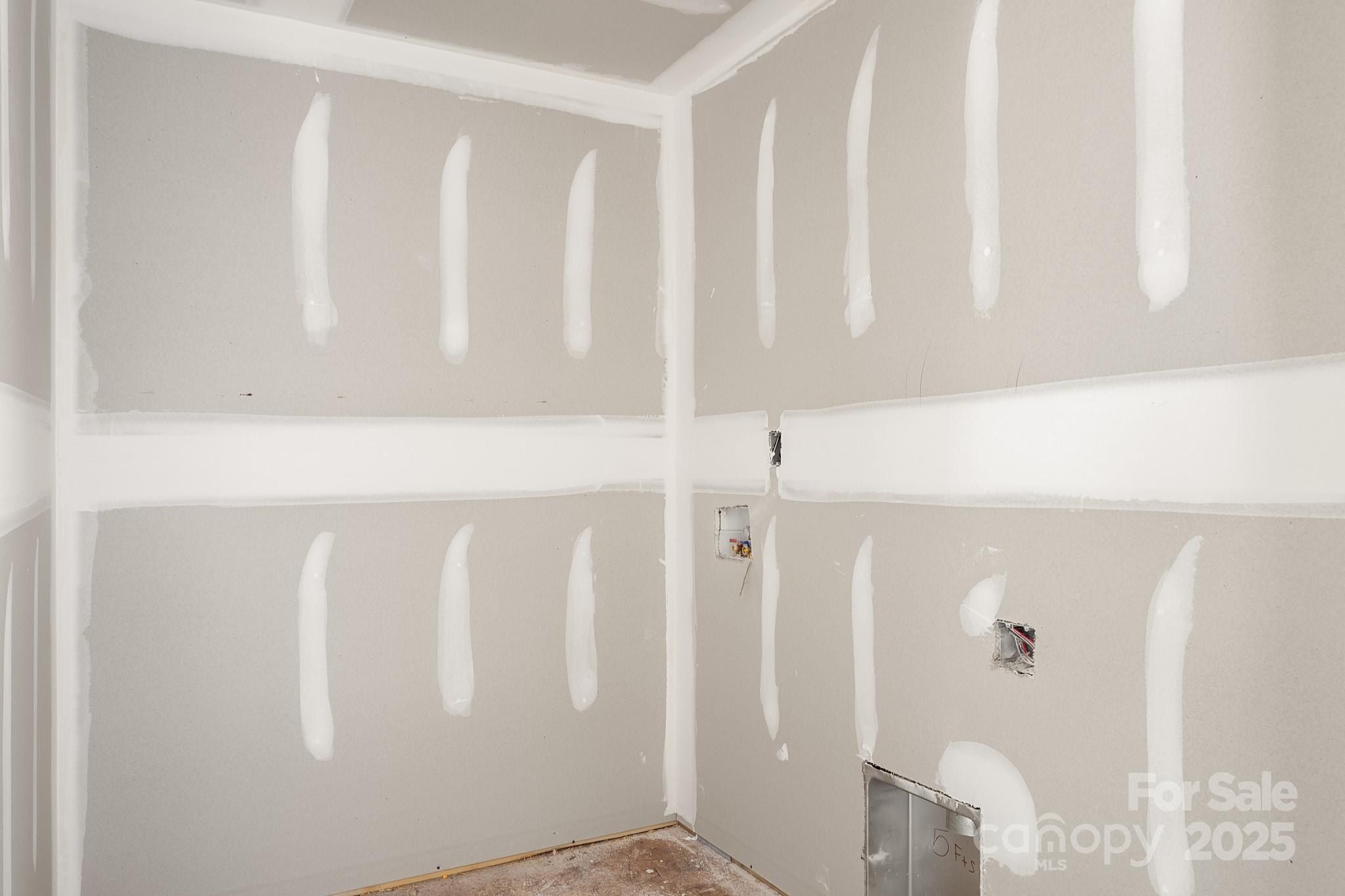 114 Indian Wells Court. Harmony, NC 28634