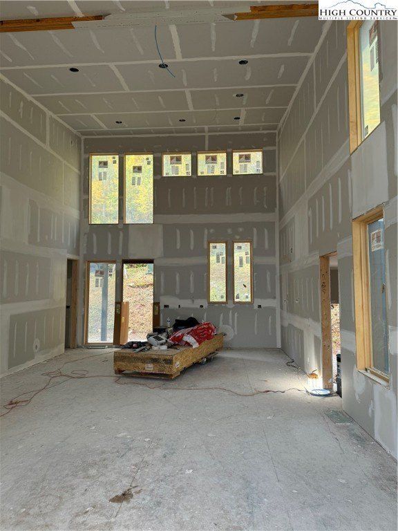 63 Two Hawks Lane. Newland, NC 28657