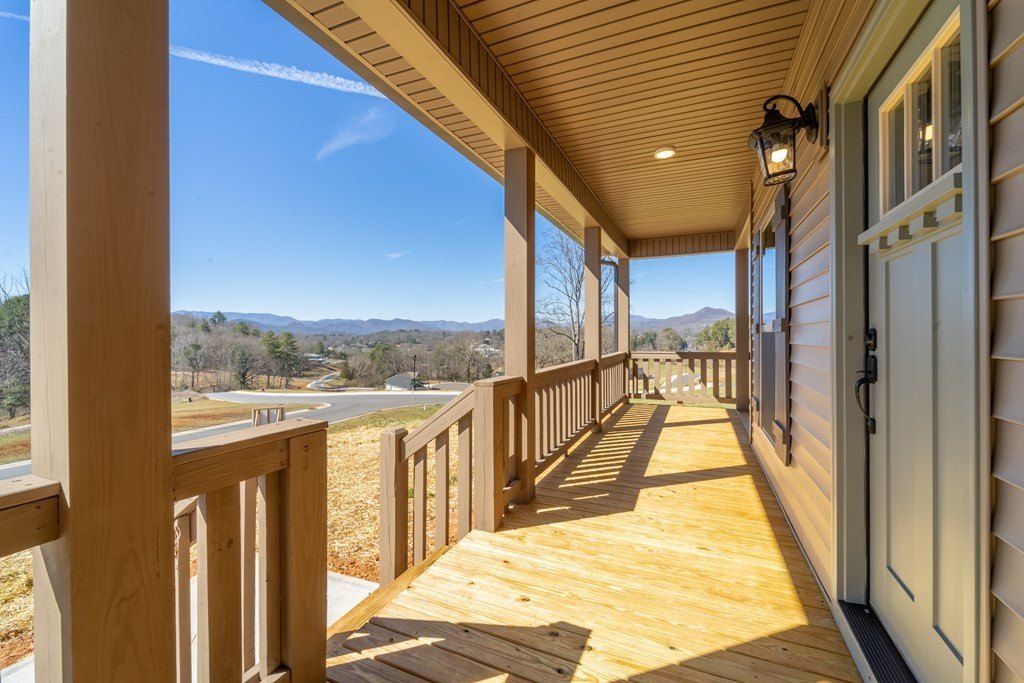 50 Fairview St. Franklin, NC 28734