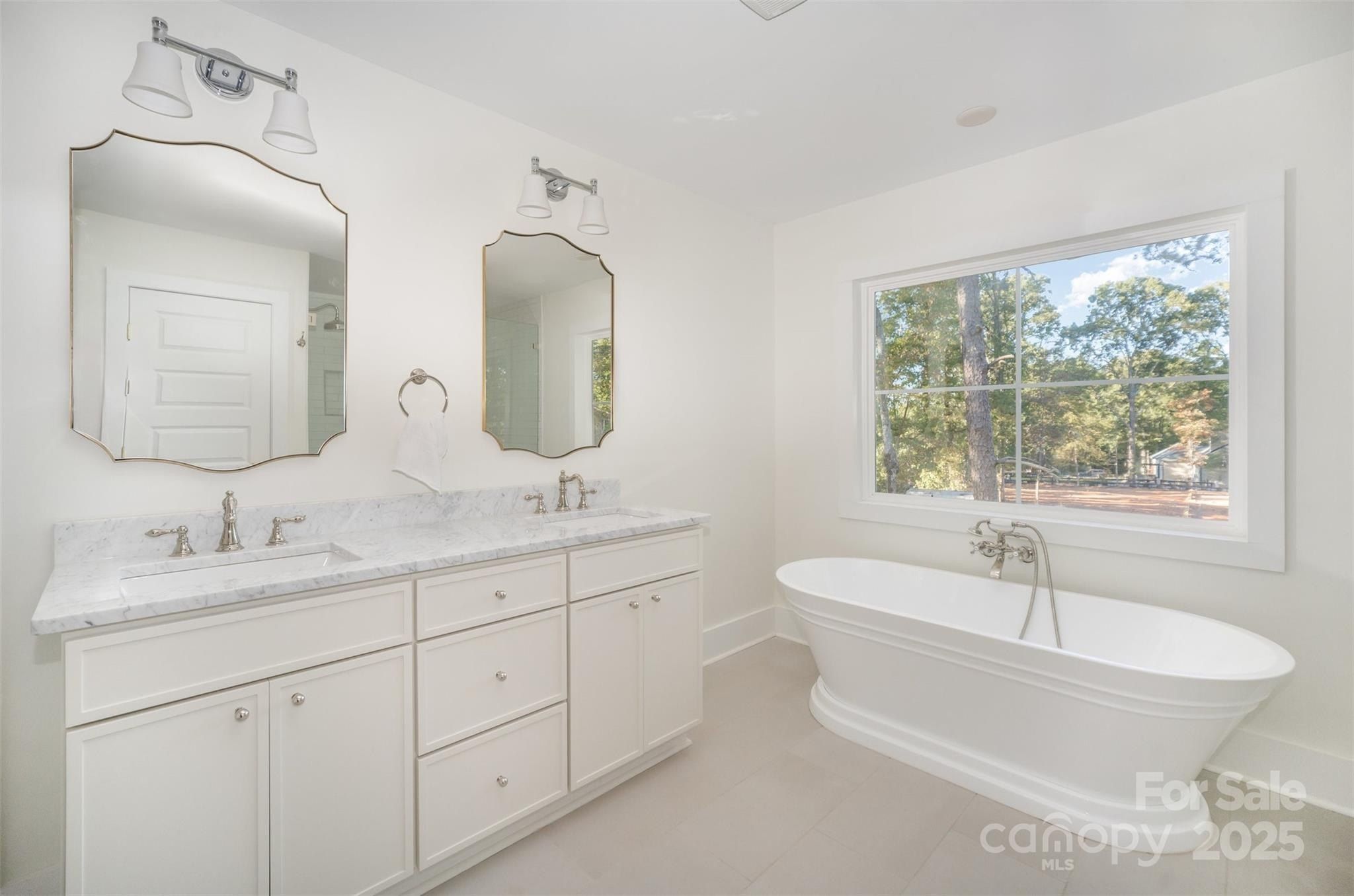 7913 Large Oak Lane. Mint Hill, NC 28227