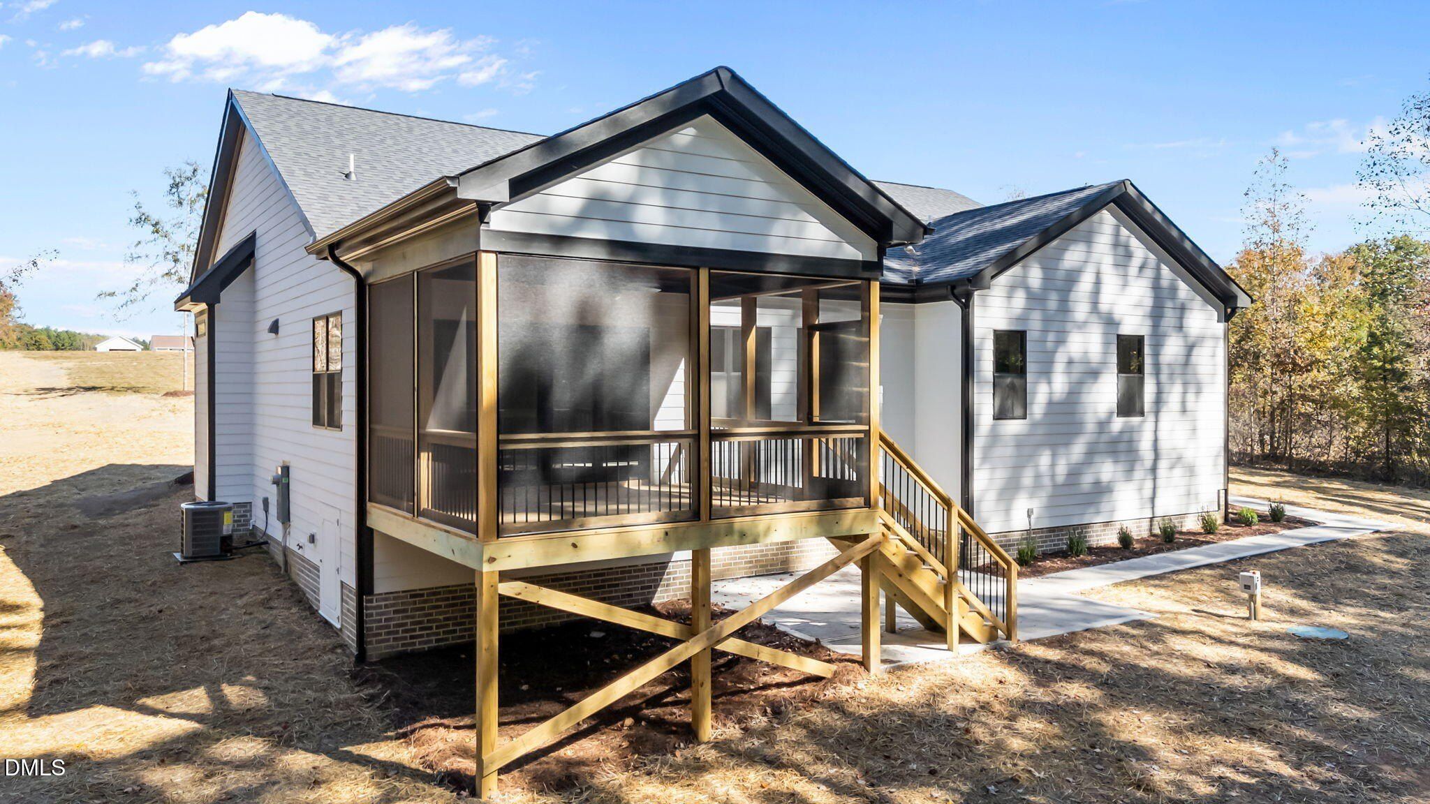 280 Stonewood Loop Lane. Henderson, NC 27537