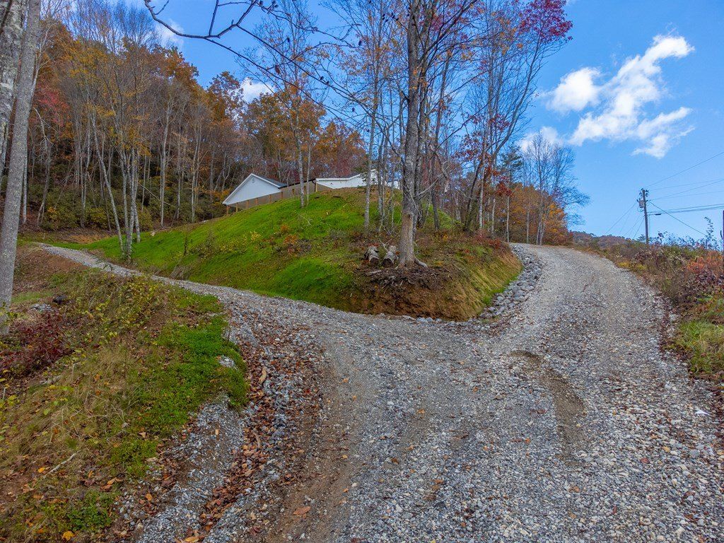 679 Firefly Rd. Tuckasegee, NC 28783