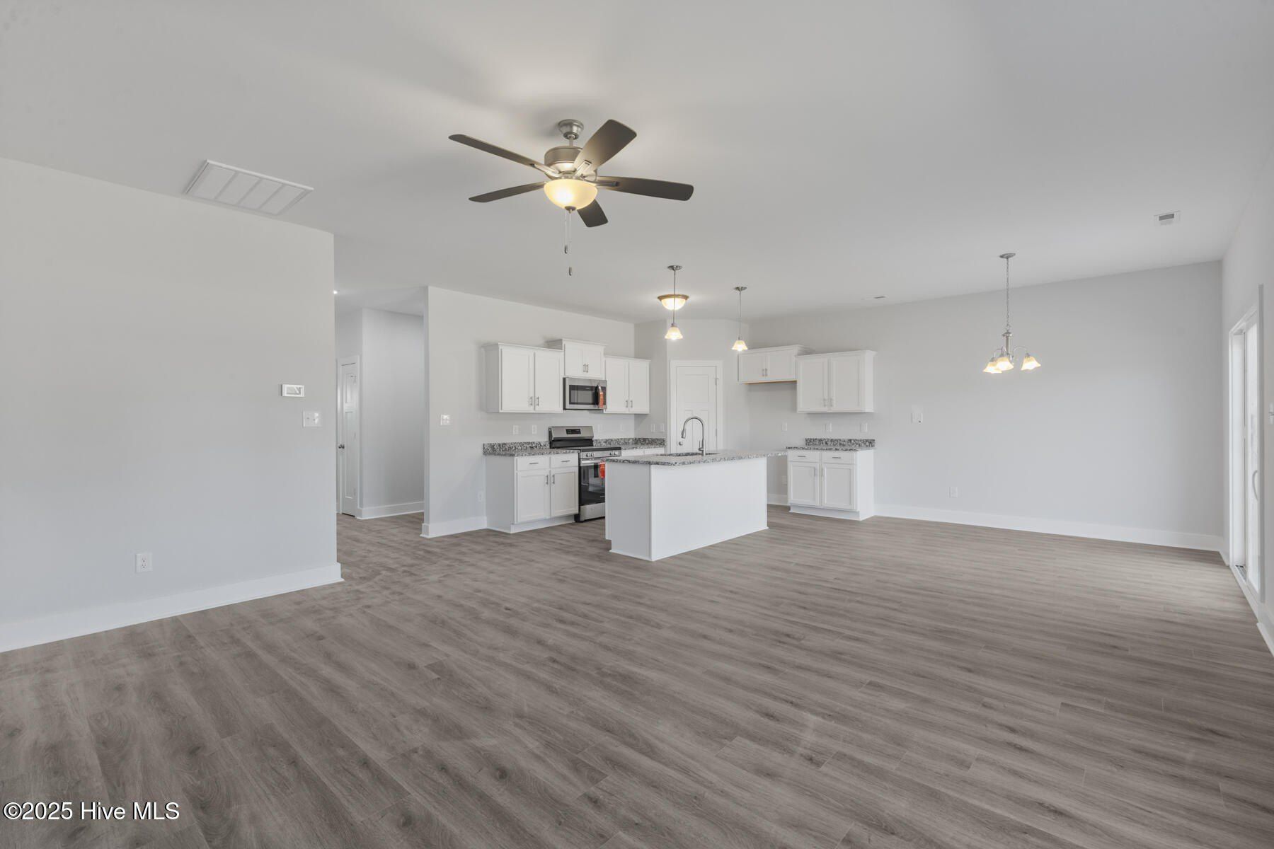 320 E Theriault Court. Jacksonville, NC 28540