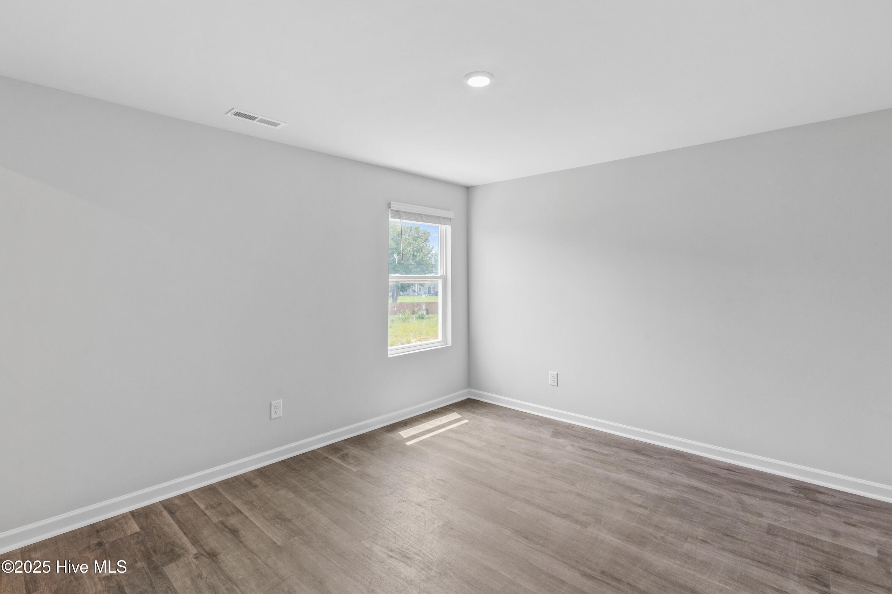 612 S Squires Run Lane. Richlands, NC 28574