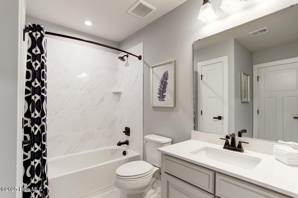 4032 Farmfield Drive. Navassa, NC 28451