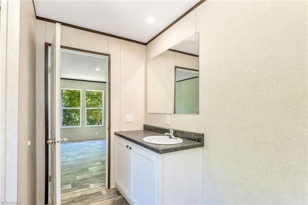 324 Center Lane. Thurmond, NC 28683