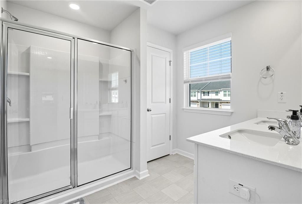 1236 Evelynnview Lane. Kernersville, NC 27284