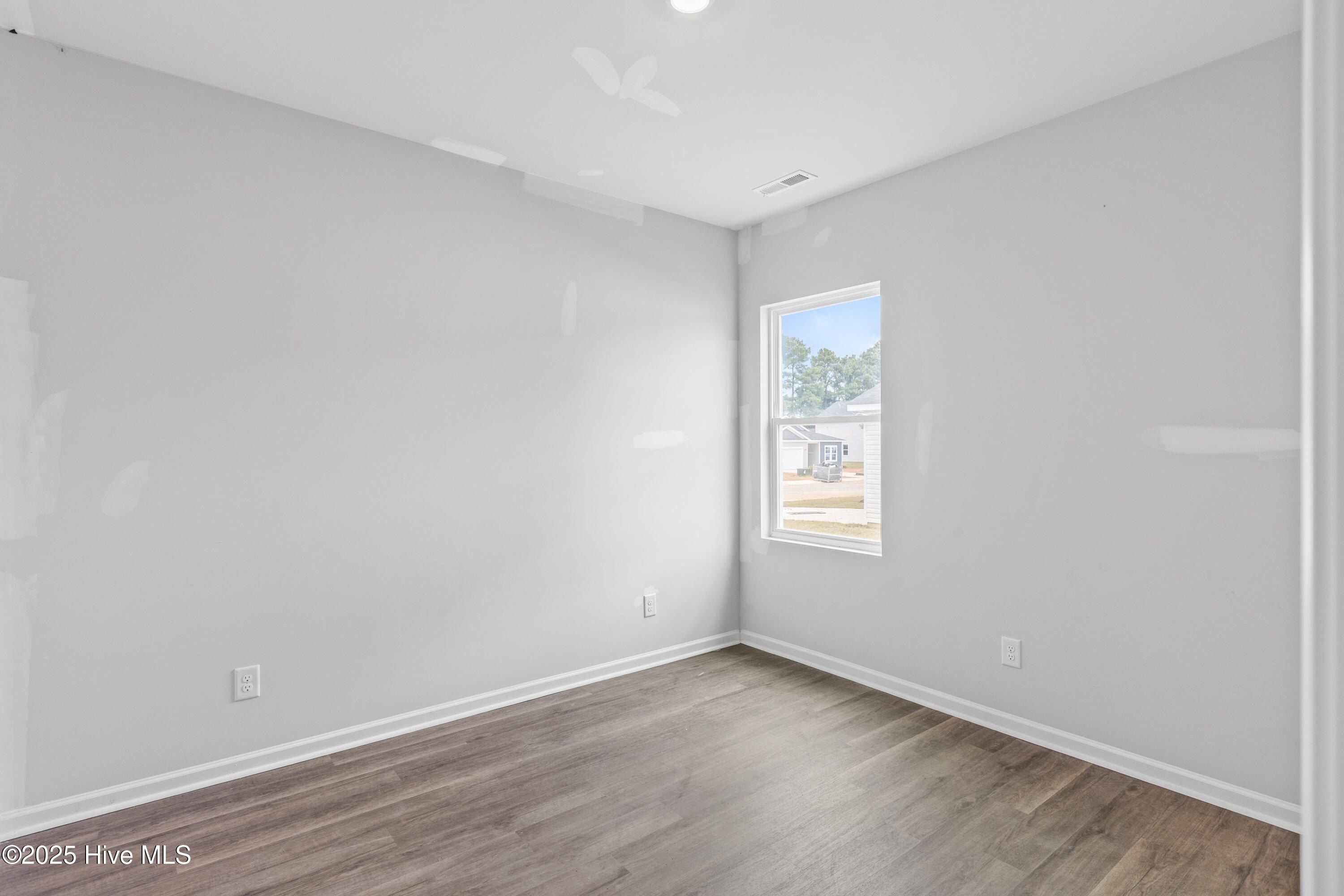 617 S Squires Run Lane. Richlands, NC 28574