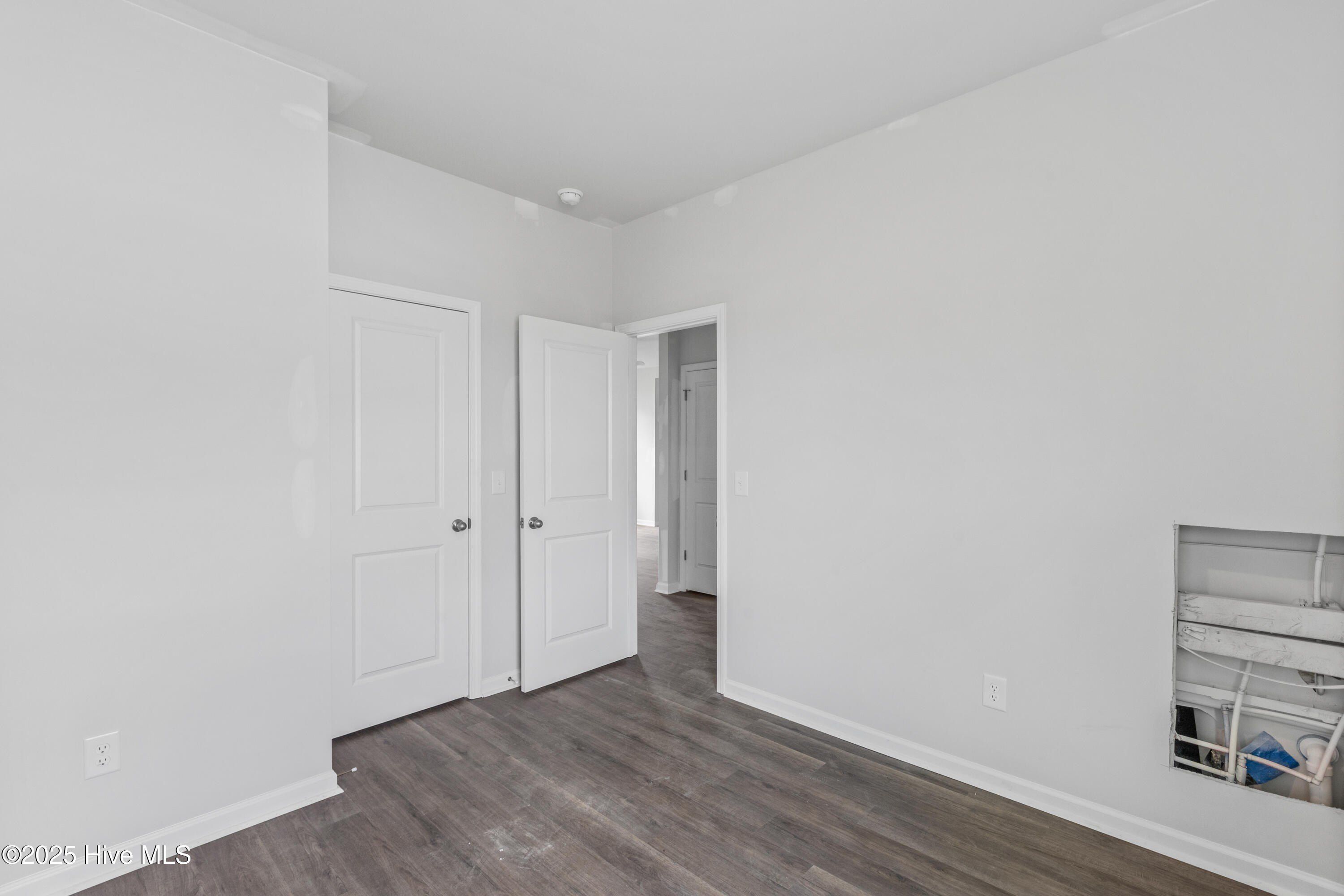 628 S Squires Run Lane. Richlands, NC 28574