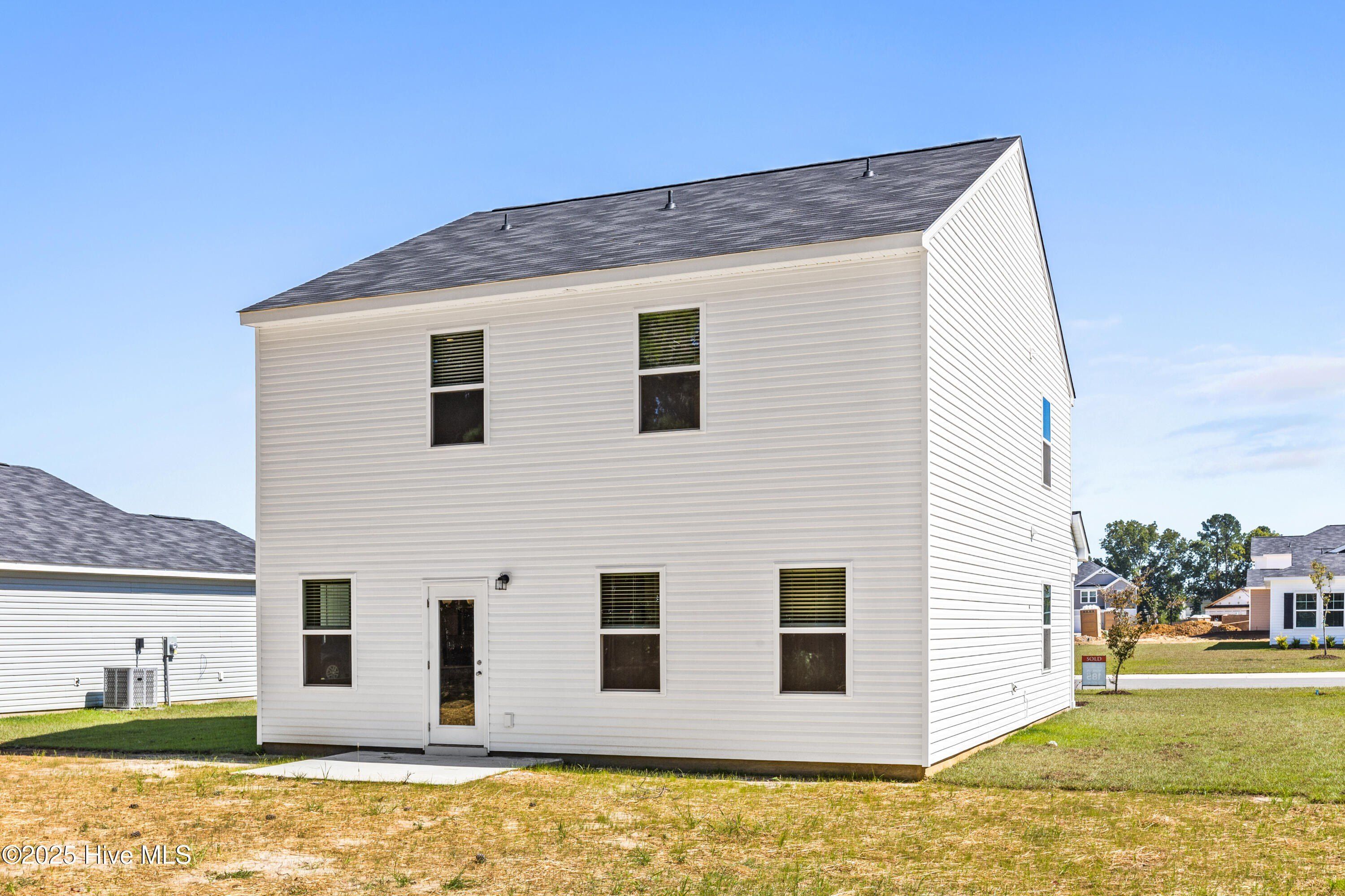 621 S Squires Run Lane. Richlands, NC 28574