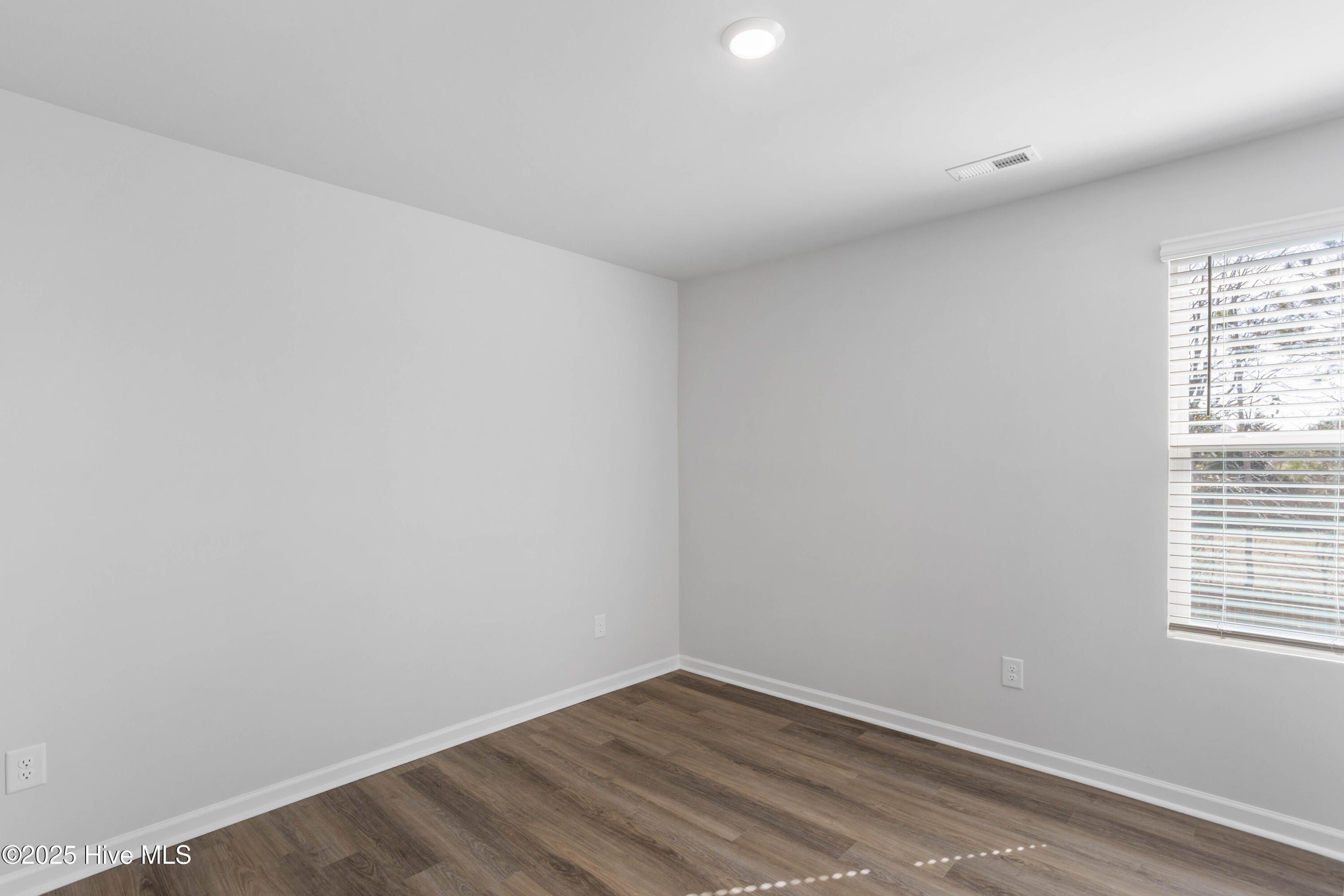 621 S Squires Run Lane. Richlands, NC 28574