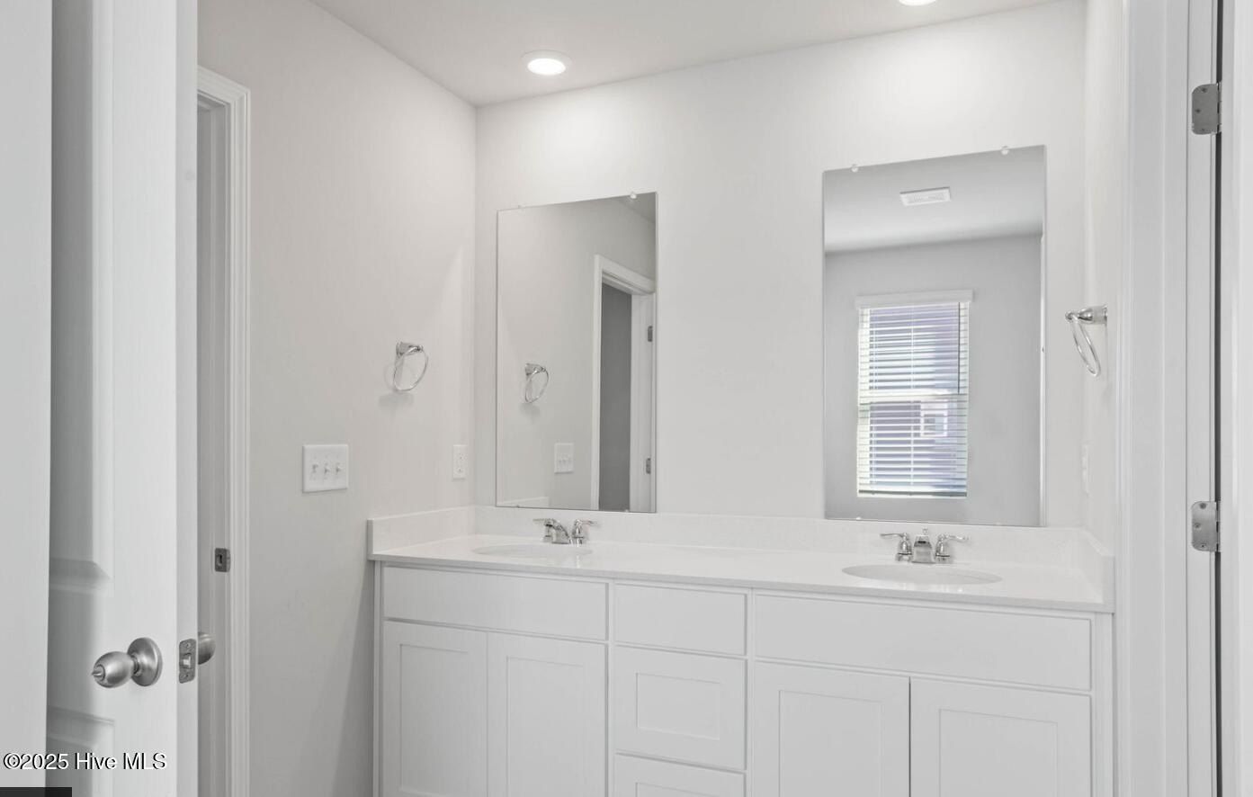 632 S Squires Lane. Richlands, NC 28574