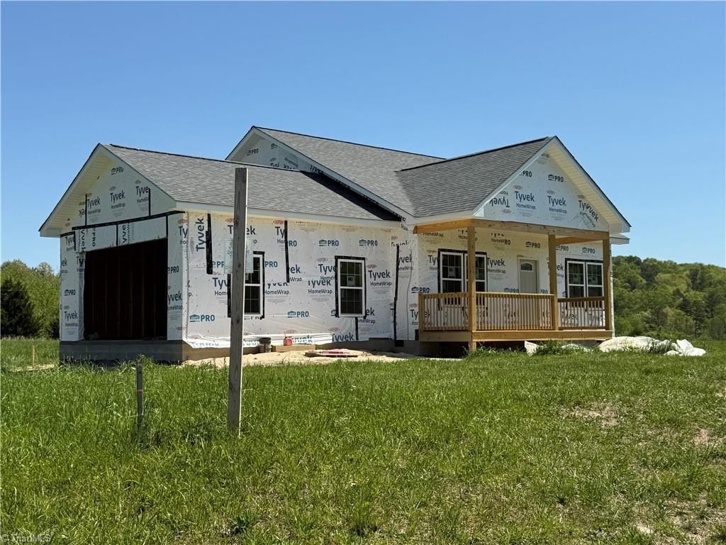 33 River Chase Drive. Traphill, NC 28685