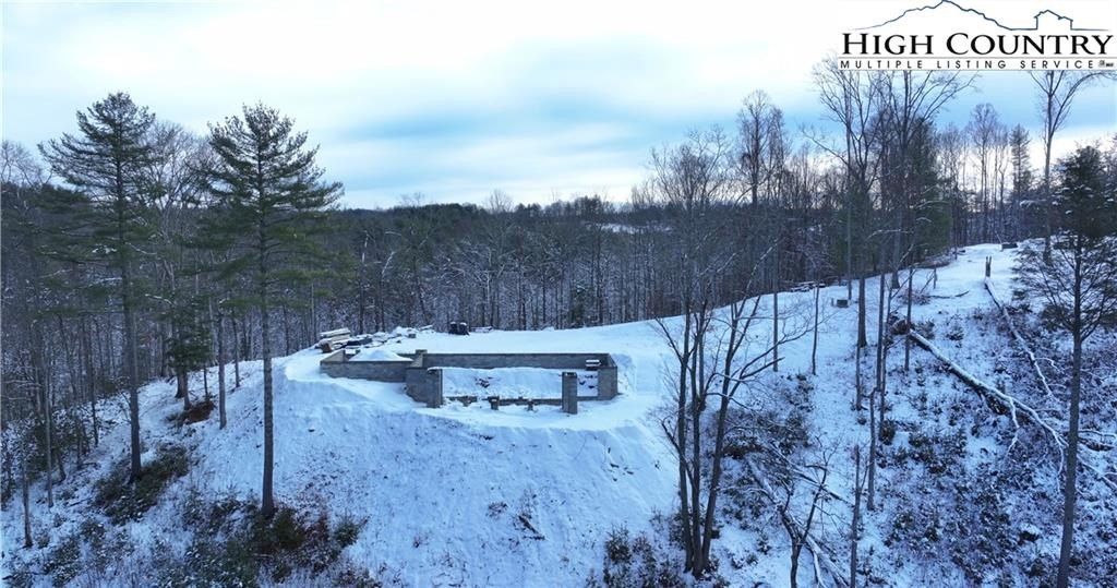 485 Autumn Leaf Way. Crumpler, NC 28617