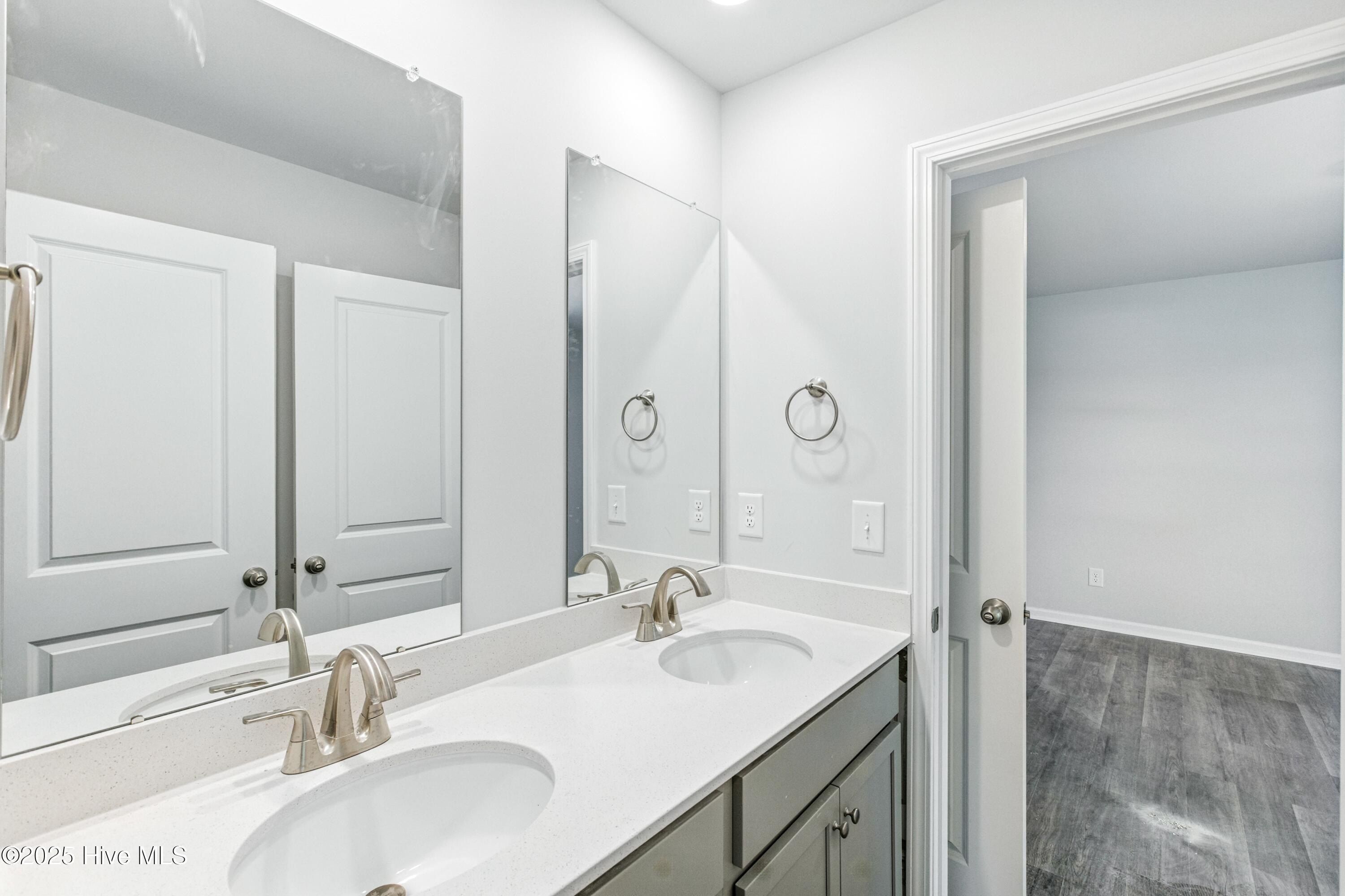 614 S Squires Run Lane. Richlands, NC 28574