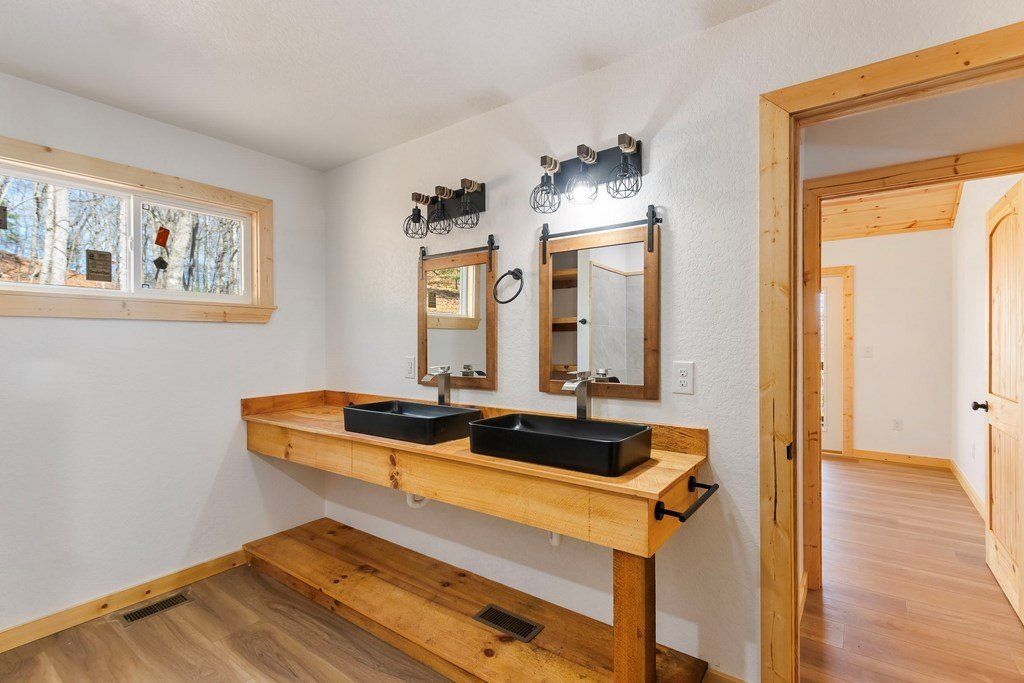 87 Tuscarora Trail. Murphy, NC 28906