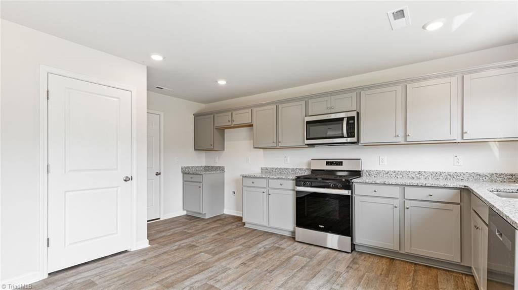 106 Beechwood Circle. Thomasville, NC 27360