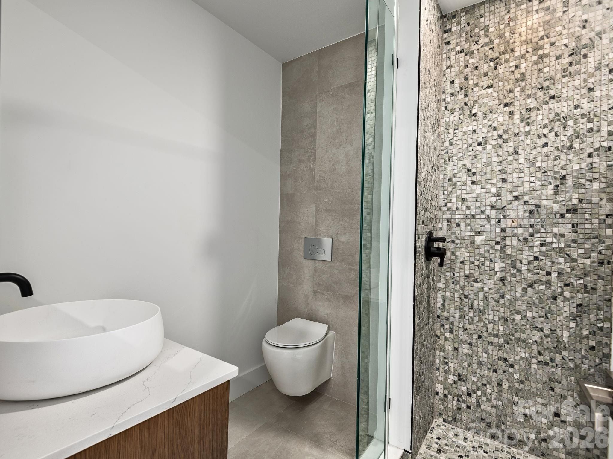 78 Manchester Way. Mills River, NC 28759