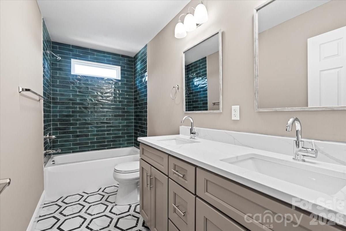 1033 12Th Avenue Drive Nw. Hickory, NC 28601