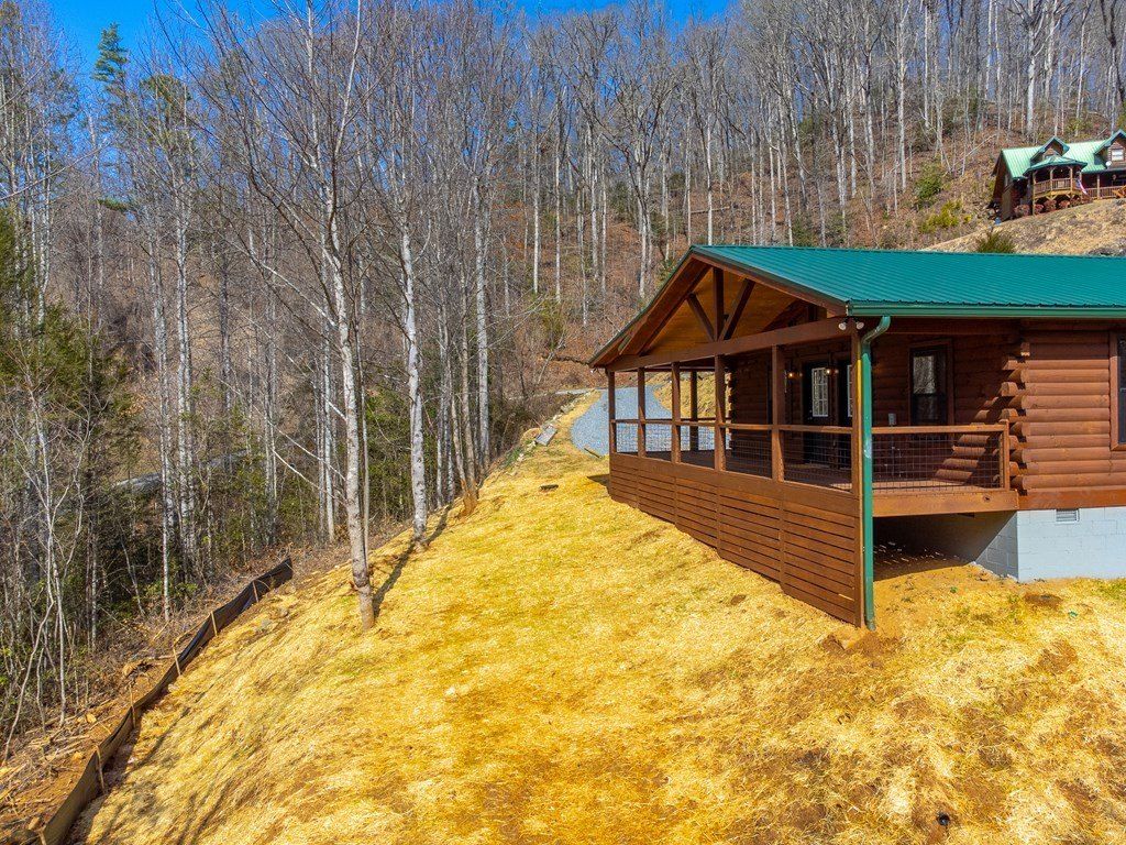 677 Ridgetop Circle. Whittier, NC 28789