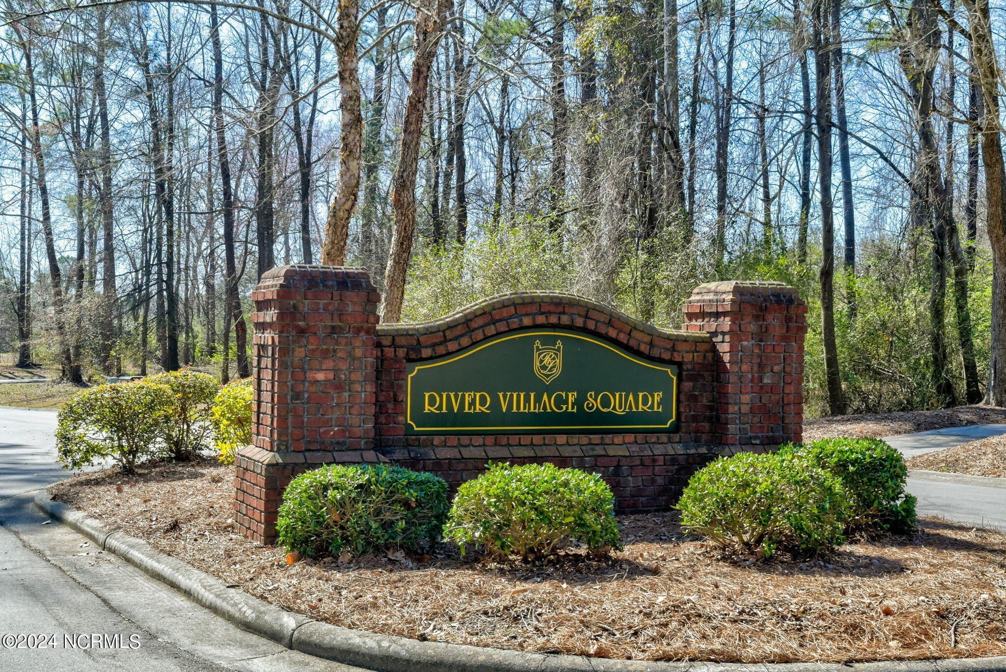 118 Firethorn Circle. Wallace, NC 28466