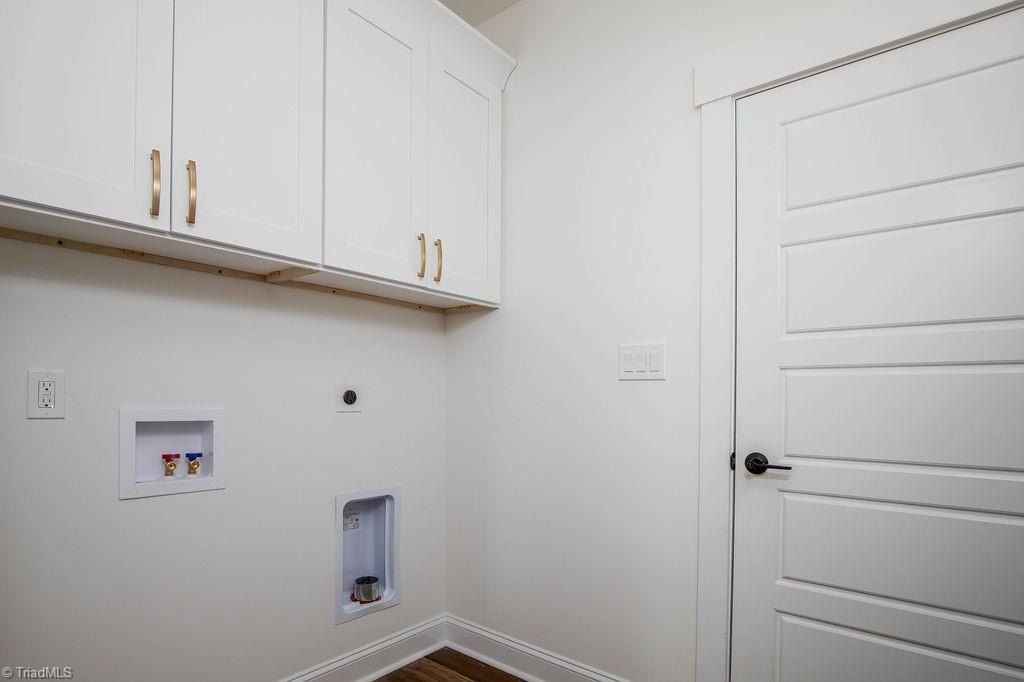 2931 Reginas Way. Randleman, NC 27317