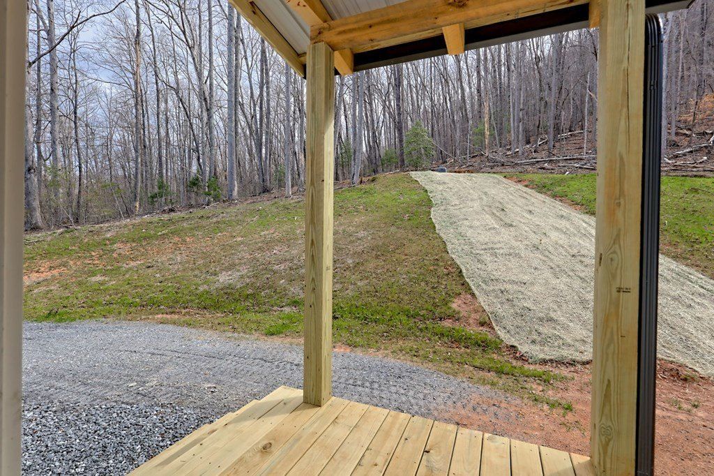 472 Hogsed Drive. Hayesville, NC 28904