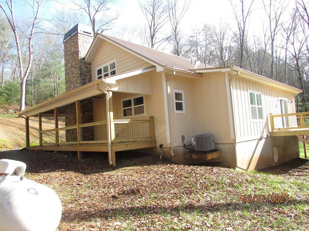 175 Broadtree Branch Drive. Hayesville, NC 28904