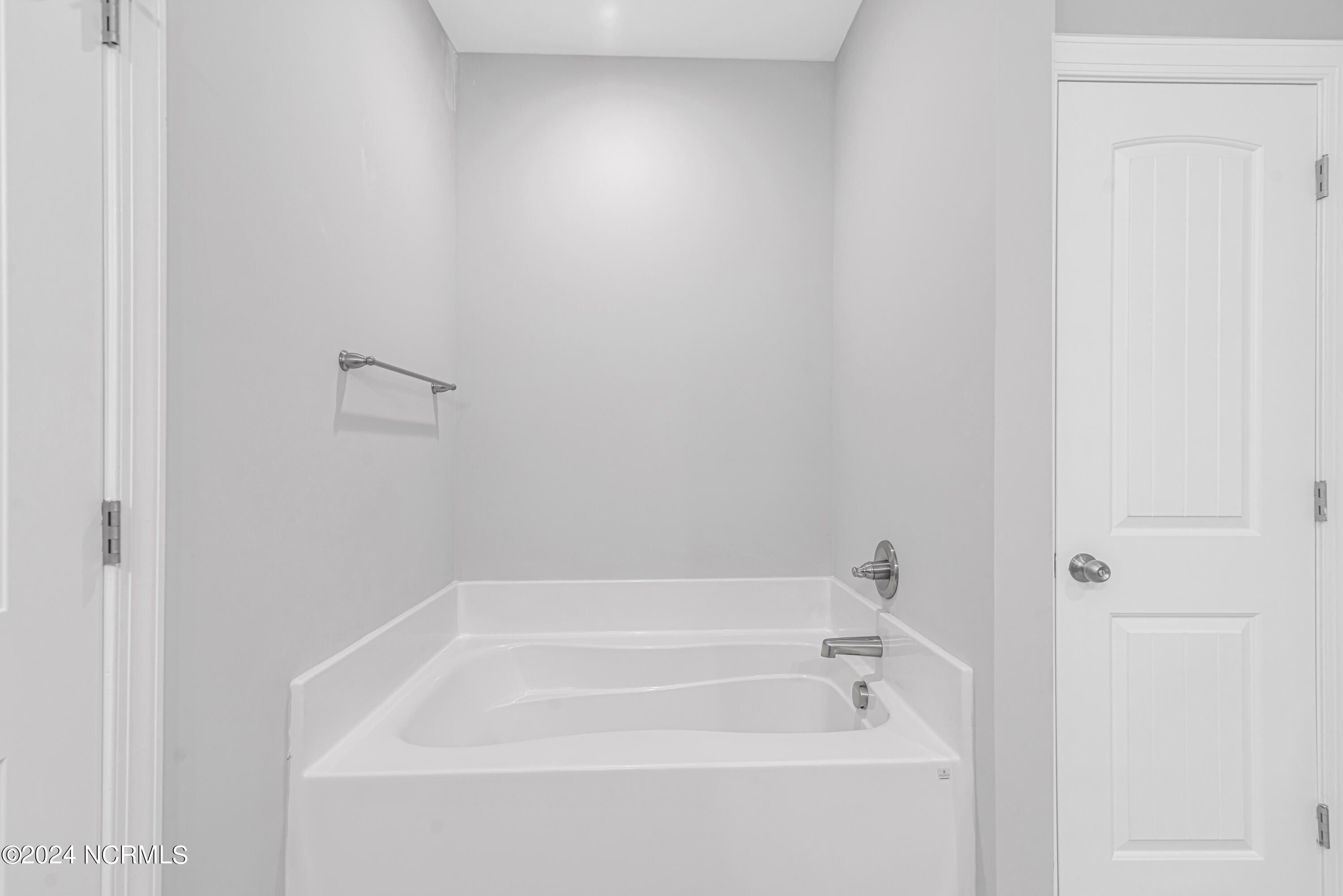 1229 Inner Banks Lane. Jacksonville, NC 28546