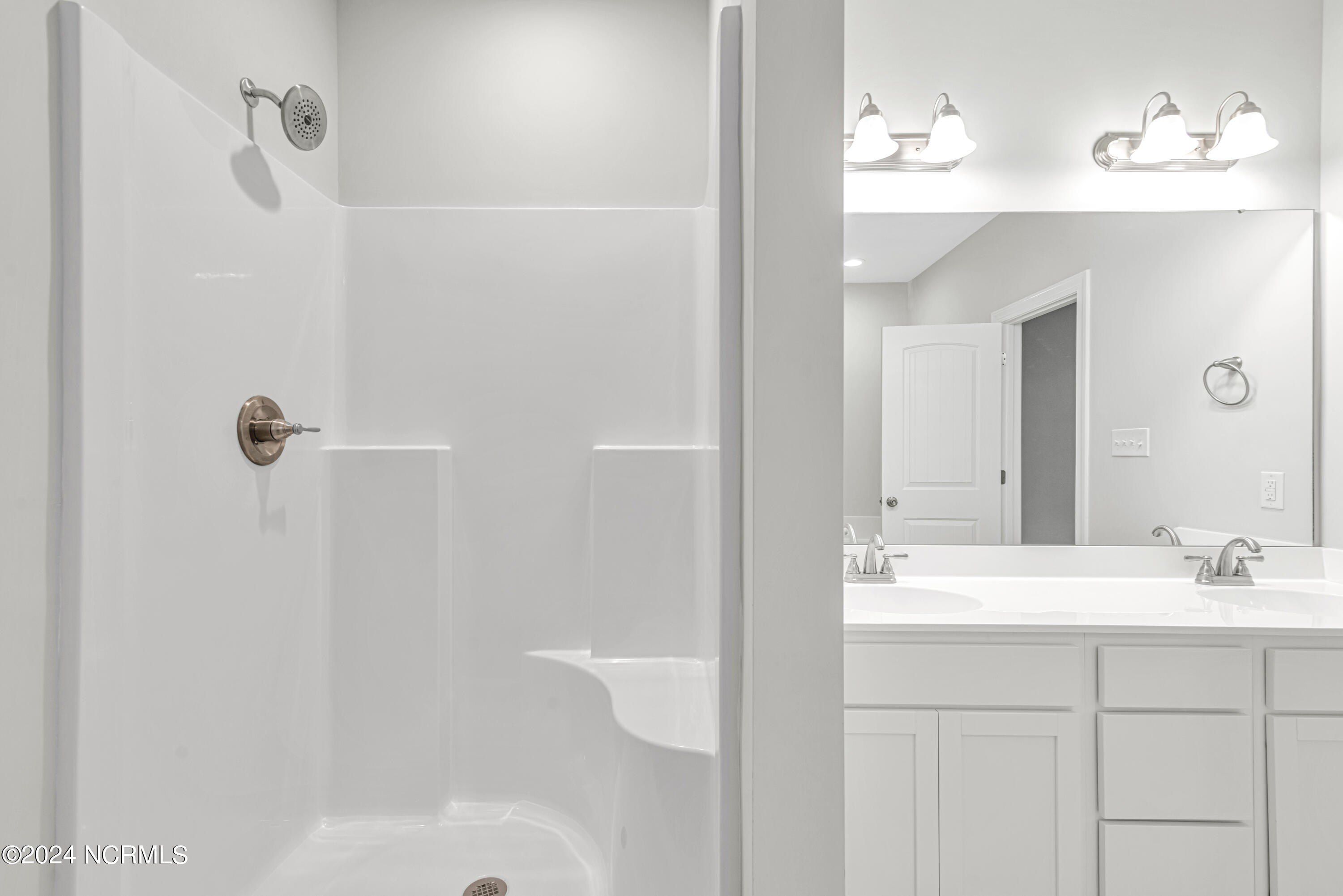 1229 Inner Banks Lane. Jacksonville, NC 28546