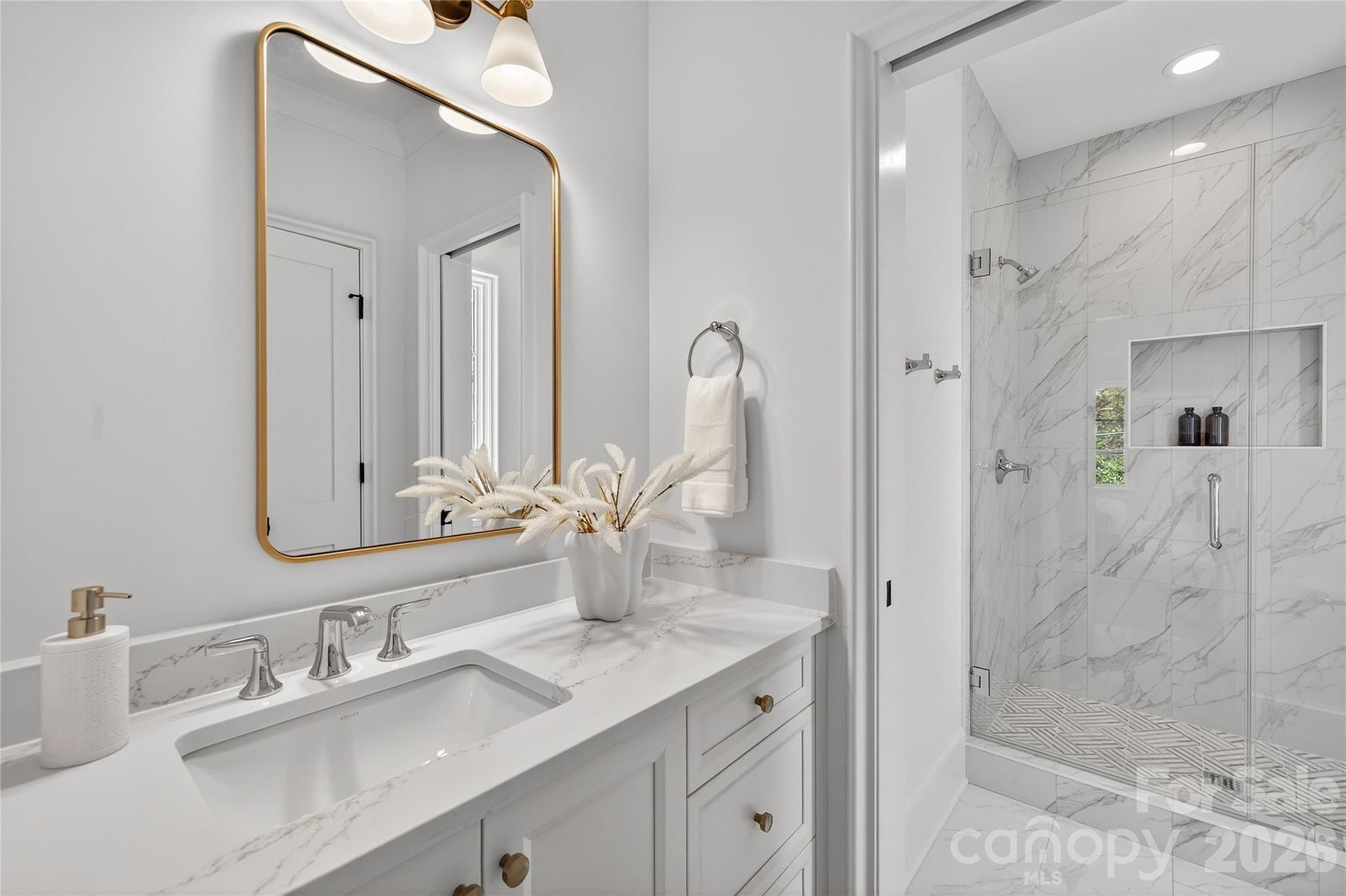 914 Edinburgh Lane. Charlotte, NC 28209