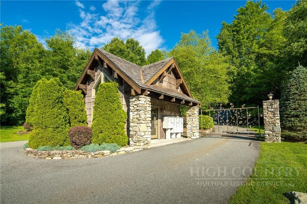 Boulder Creek Drive. Boone, NC 28607