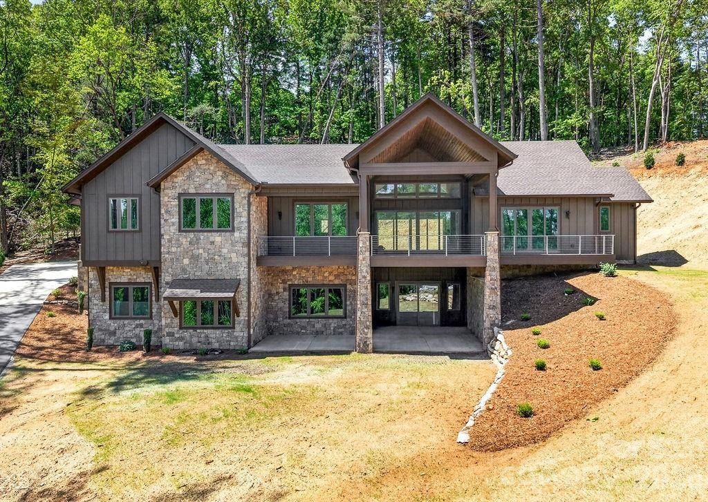 246 Northview Drive. Hendersonville, NC 28791