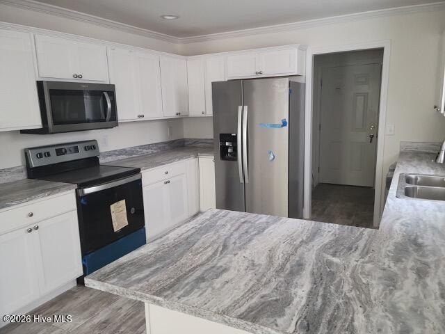 113 Pecan Avenue. Lake Waccamaw, NC 28450
