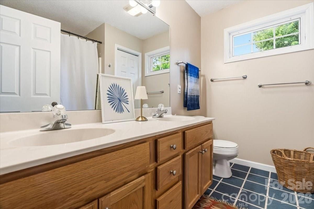 714 River Bend Drive. Mars Hill, NC 28754