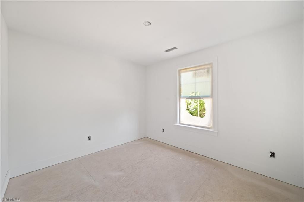3724 Signet Drive. Winston-Salem, NC 27101