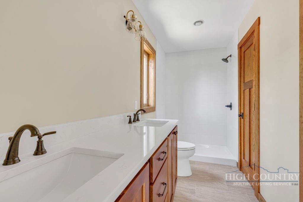 150 Mistletoe Lane. Blowing Rock, NC 28605