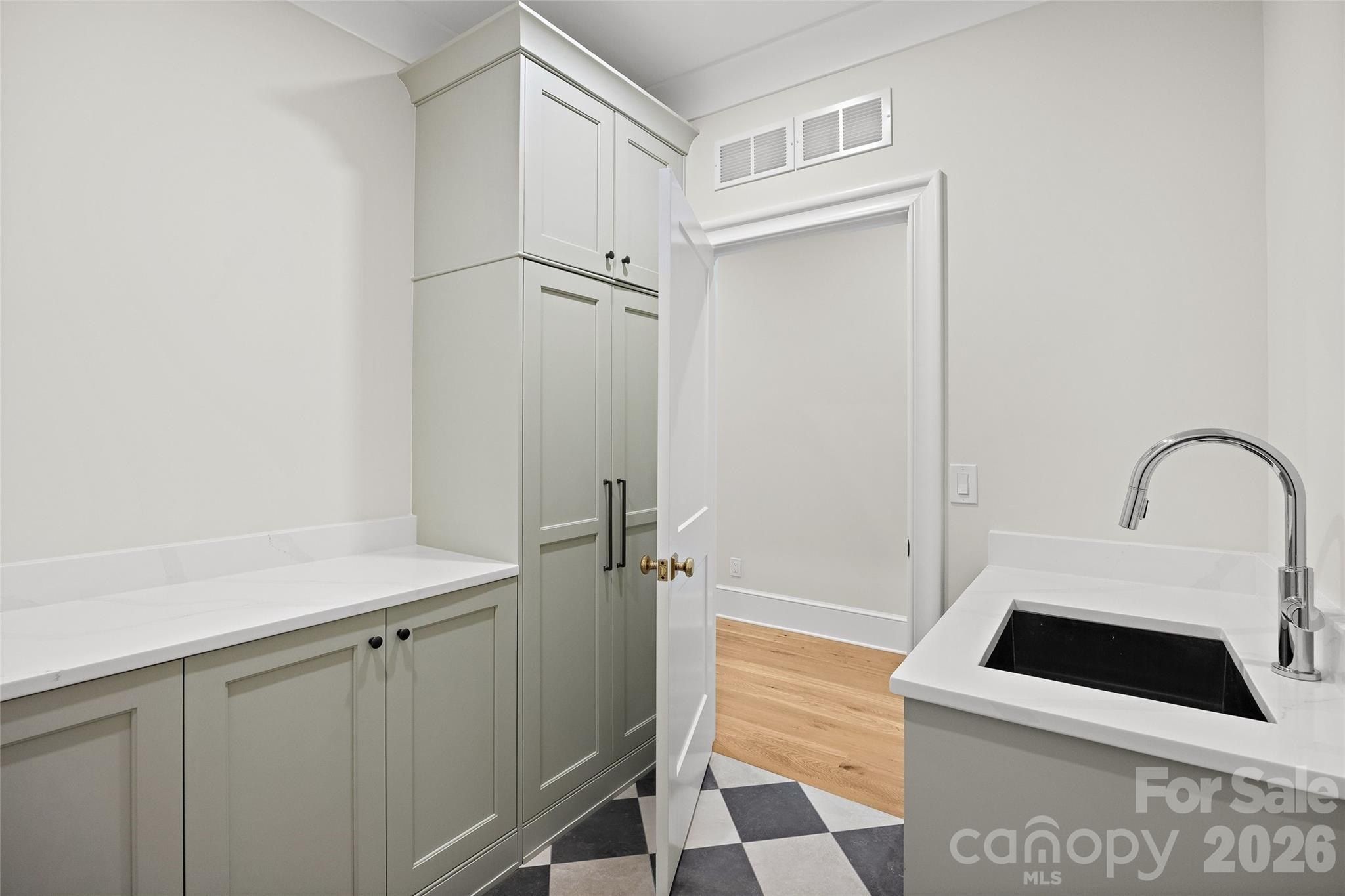 4811 Gaynor Road. Charlotte, NC 28211